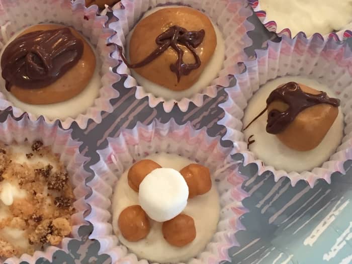 Use mini-cupcake liners and reusable plastic muffin containers for an easy-to-deliver gift.
