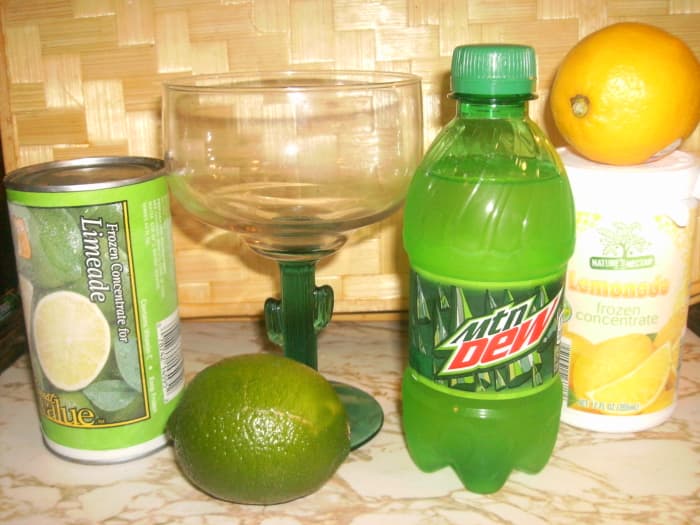 Who doesn't love a green drinks? Emerald beverages—both non-alcoholic and otherwise—are a great way to take your shindig to the next level.