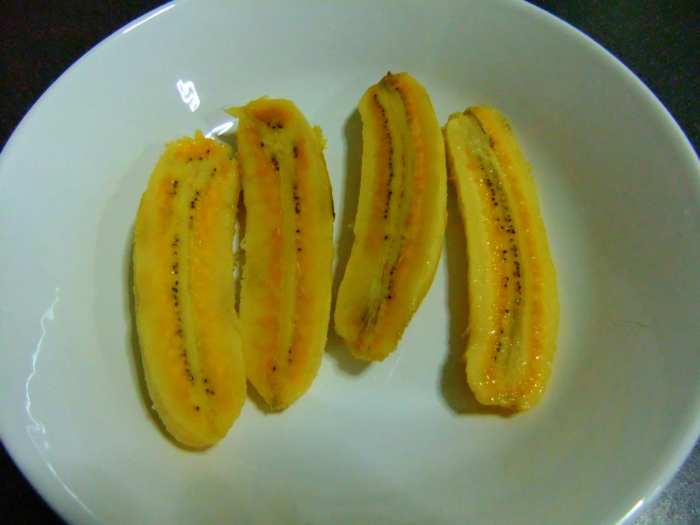 Peel and slice the bananas in half, lengthwise.