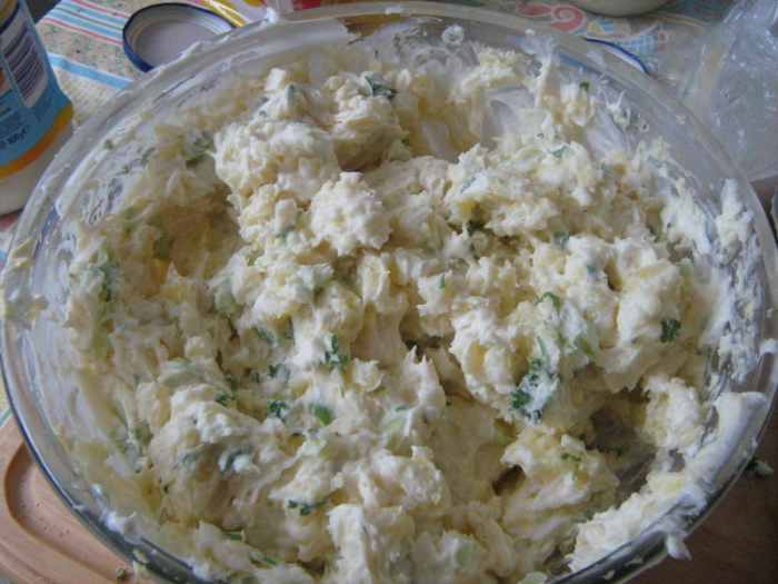 Learn how to make this creamy potato salad with mayo at home.