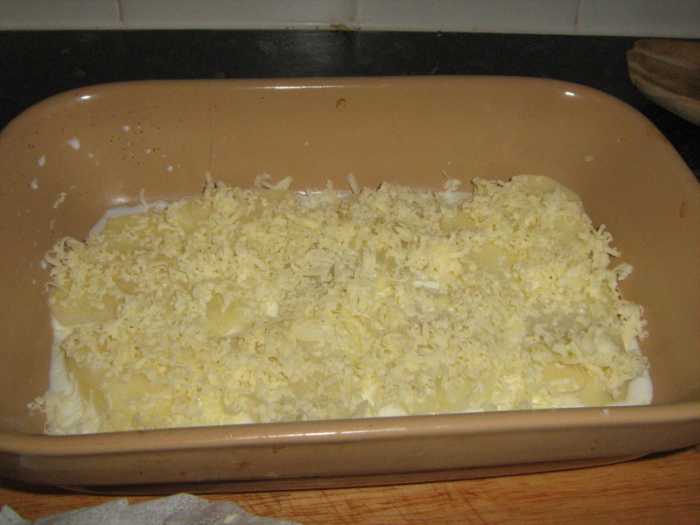 Learn how to cook cheesy potatoes at home.