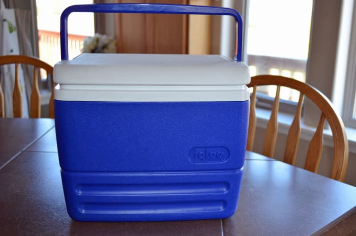 Use whatever size cooler works for how many pieces of corn you want to cook. I cooked 8 in this small one.