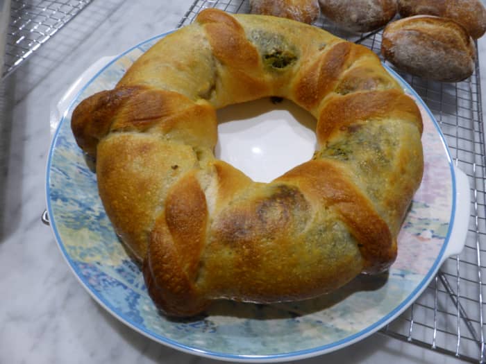 Spinach, ricotta, fetta bread wreath ready to serve. Image: © Siu Ling Hui 