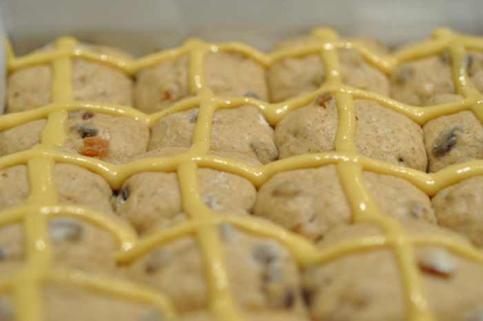 Buns with crosses piped on with a 1/8 inch nozzle. Image: © Siu Ling Hui