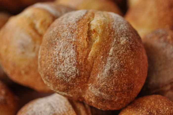 Pistolet with the characteristic "split" across the centre. Image: © Siu Ling Hui