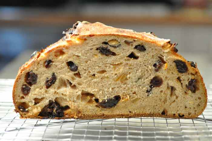 Fruit loaf with black raisins and candied peel Image: © Siu Ling Hui