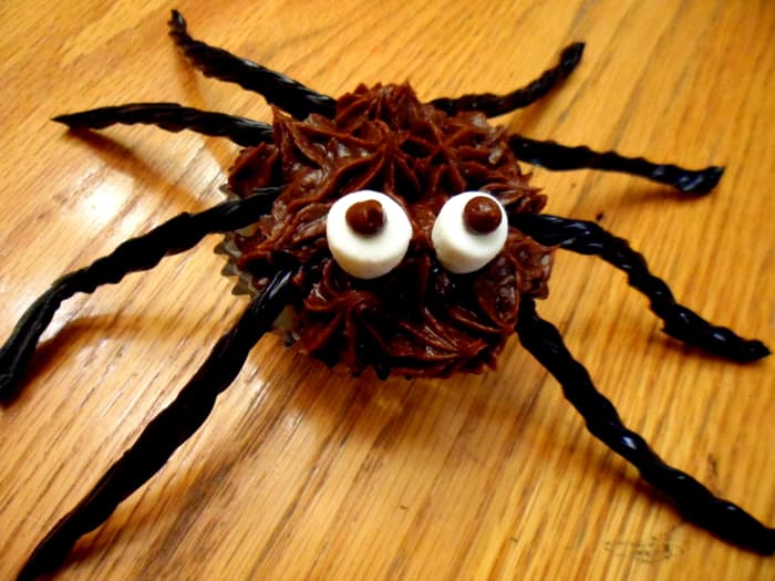 Halloween Spider Web Cupcakes With 3 Spooky Designs - Delishably