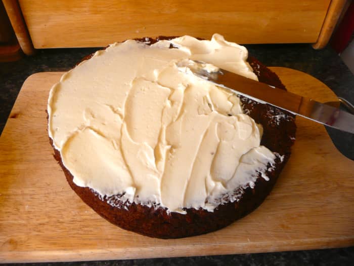 Finding the right ingredients for icing your sugar-free cake can be a challenge! This is a sugar-free cream cheese frosting.