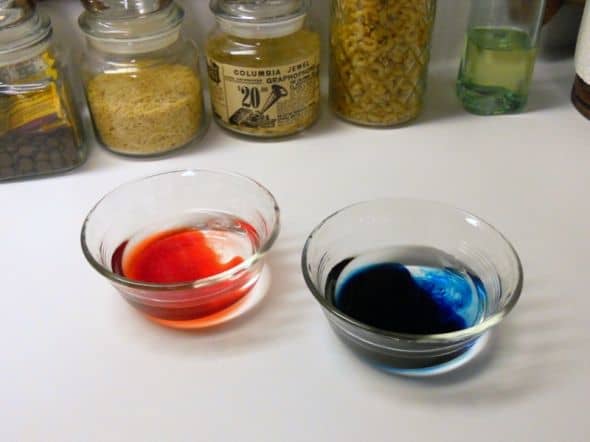 Brilliant red and blue dye colors. Stir 20 drops of liquid food coloring into 3/4 cup white vinegar.