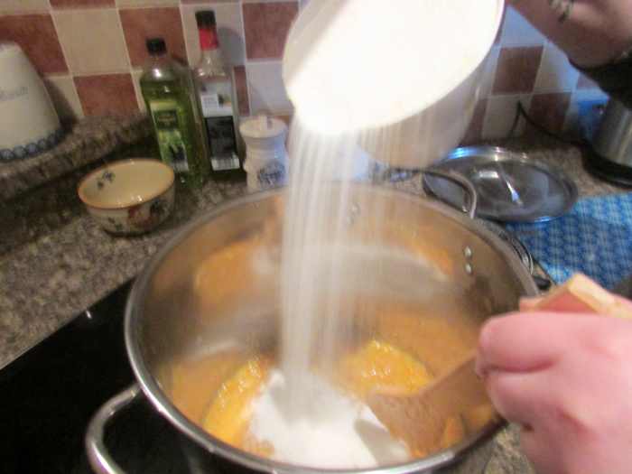 Add sugar to the fruit