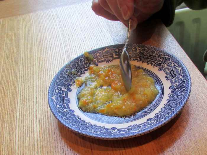 Test the marmalade for readiness