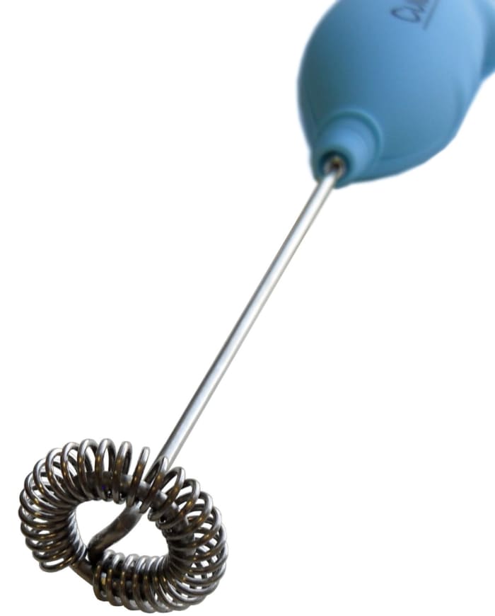 The Kuissential SlickFroth 2.0 is an excellent device at an affordable price. With a stem and whisk made from stainless steel, this device is also durable and easy to clean. The SlickFroth takes up no space in the kitchen and is easy to use.