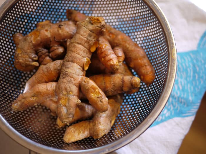 Although it is sometimes white, this is the huge (4" long) orange type of turmeric that I prefer. I recommend always choosing the orange/yellow kind over the white kind.