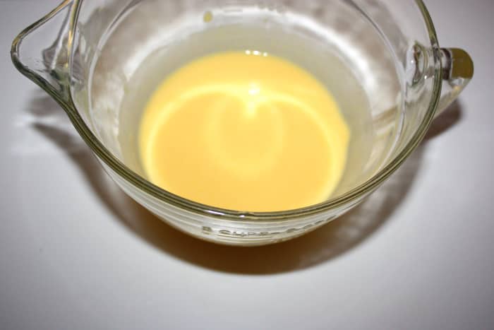 In large bowl, whisk together the vanilla pudding mix and the milk. Place mixture in the fridge and let cool for 5 to 10 minutes.