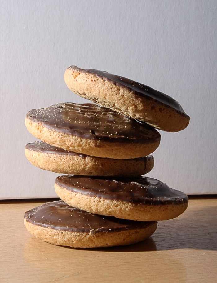 An interesting arrangement of Jaffa cakes