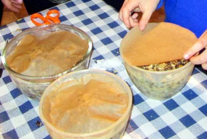 Place the cut-out paper into the bowls so that the paper covers the mixture.