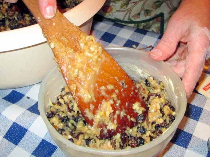 Mix the ingredients so that they are well combined.