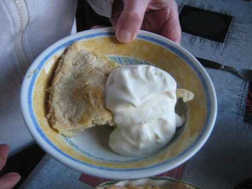 Recipe for Rhubarb pie with whipped cream.