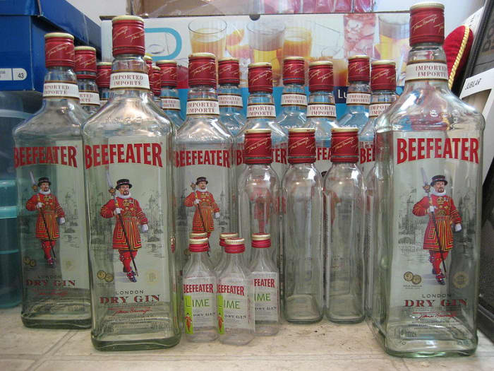Made using a recipe first developed in the 1860's, Beefeater has a long and proud history. It's a great ingredient of cocktails such as the martini, gin and tonic, Negroni, Aviation, gimlet, gin fizz, or even a gin and soda.
