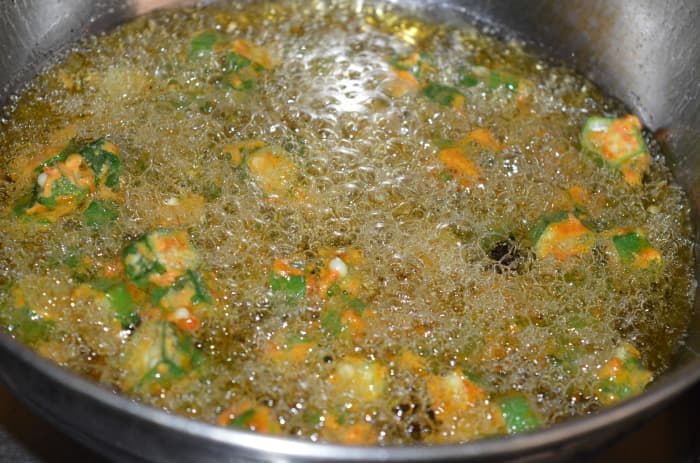 Step 4: Deep-fry the masala-coated okra in hot oil in batches. Don't overcrowd them. Follow the instructions to make uniformly fried pakoras.