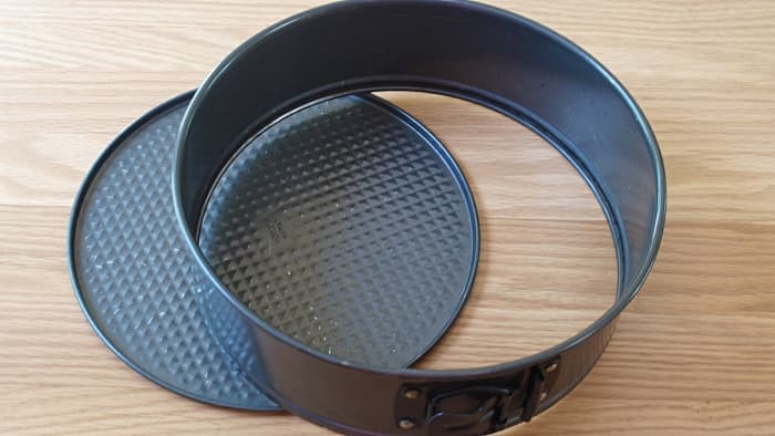 The two parts of the pan