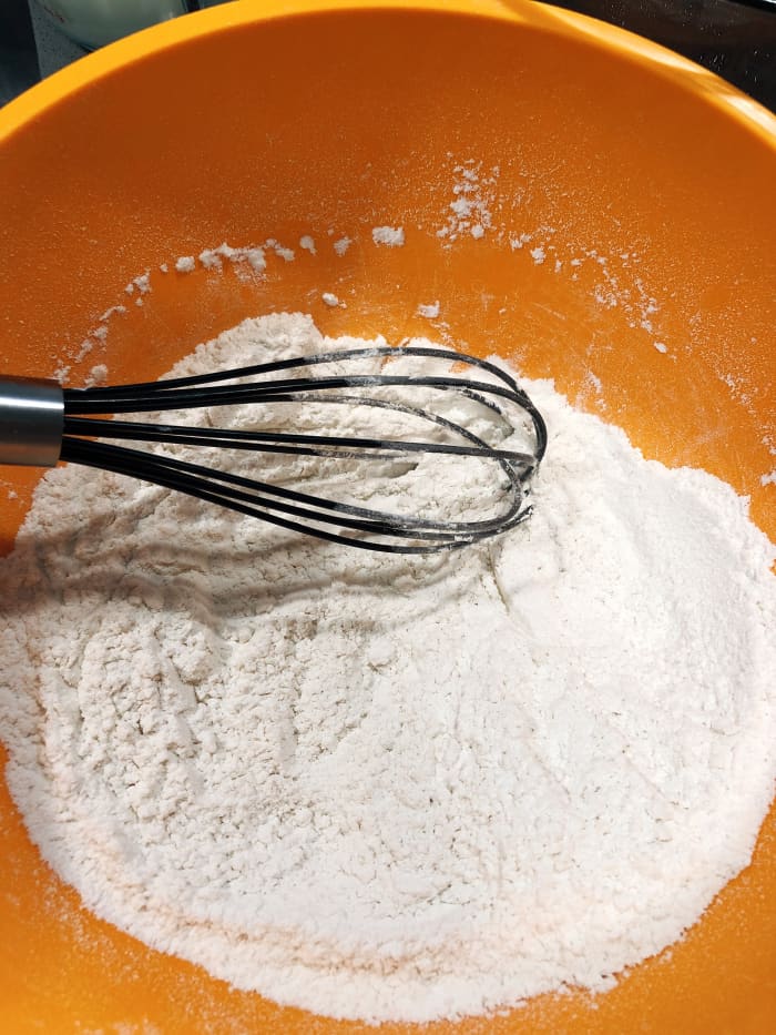 In a separate bowl, sieve the flour, sugar, salt, baking soda, and baking powder. Using a whisk, combine the ingredients.