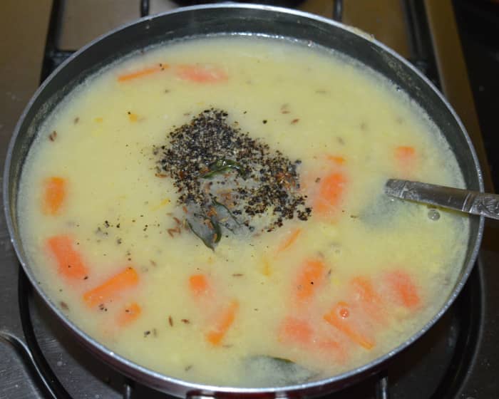 Step 4: Add the remaining salt and pepper powder. Continue boiling for 3 to 4 minutes. Turn off the heat. Add the lemon juice and chopped coriander leaves. Stir the mix well.