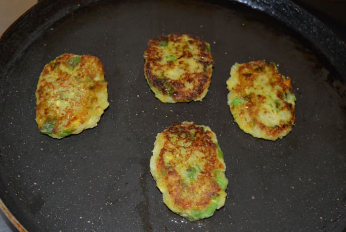 Step four: Flip them when the bottom becomes crispy and golden brown. Add a few drops of oil on the top. Remove the patties from the pan when both sides are golden brown and crunchy.