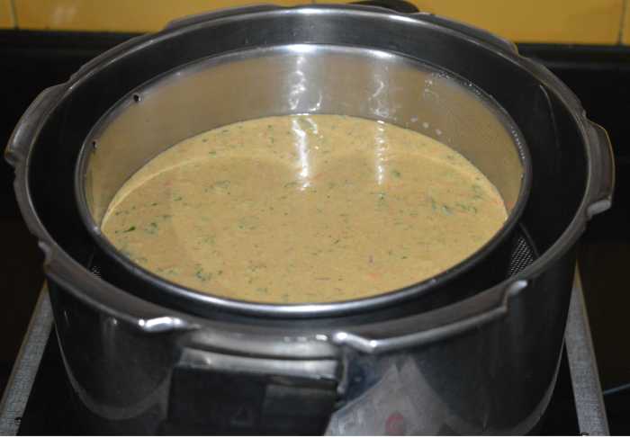 Step three: Check the consistency of the batter. If it is thick, add some water and mix well to bring it to the idli batter consistency. Add lemon juice and fruit salt or baking soda. Gently mix the batter once. Quickly pour it into the greased tin.