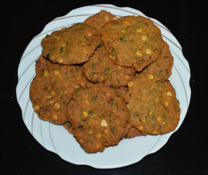 Masala vada are extremely delicious and flavorful. They retain their taste even when they become cold. They have all the goodness of chickpeas, herbs, and spices.