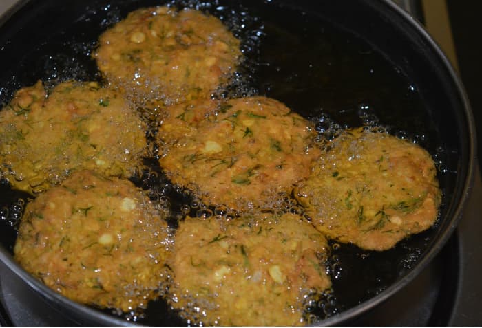 Fry them on moderate heat until they become crispy and golden brown. Frying a batch takes about 7 to 8 minutes.