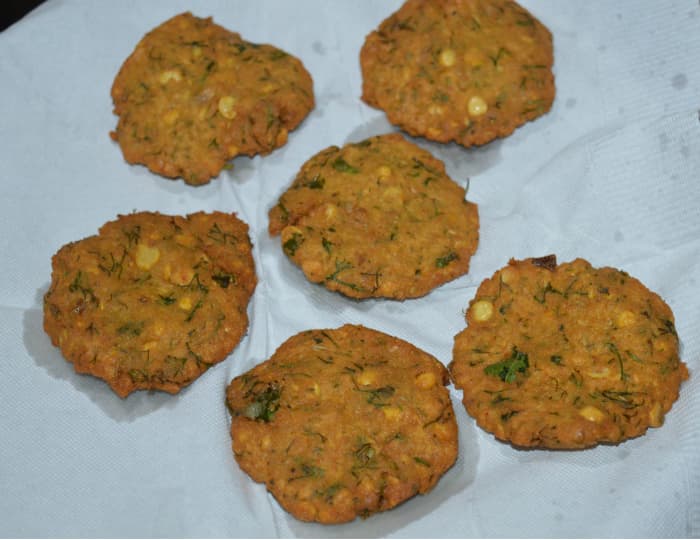Remove and place them on an absorbent paper towel. Repeat the same process with the remaining dough.