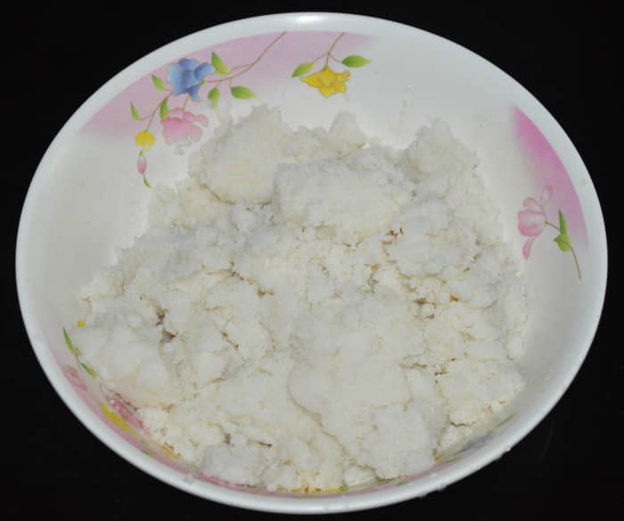 Step 1: Wash the rice semolina in water. Soak it in warm water for 10 minutes. Squeeze the water out.
