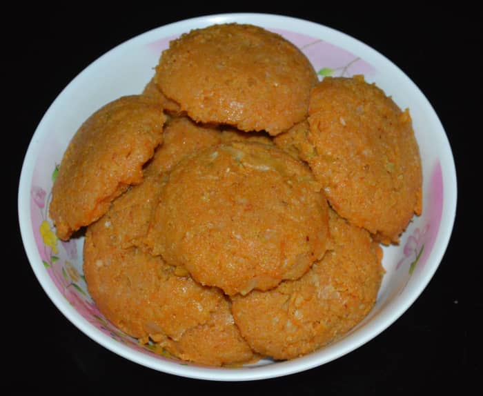 Step 5: When it cools down, run a knife along the edges of the idli. Take them out and arrange on a plate. Your favorite spicy cabbage idli is ready to serve! Serve them warm or hot with coconut chutney or tomato sauce. Enjoy the goodness!