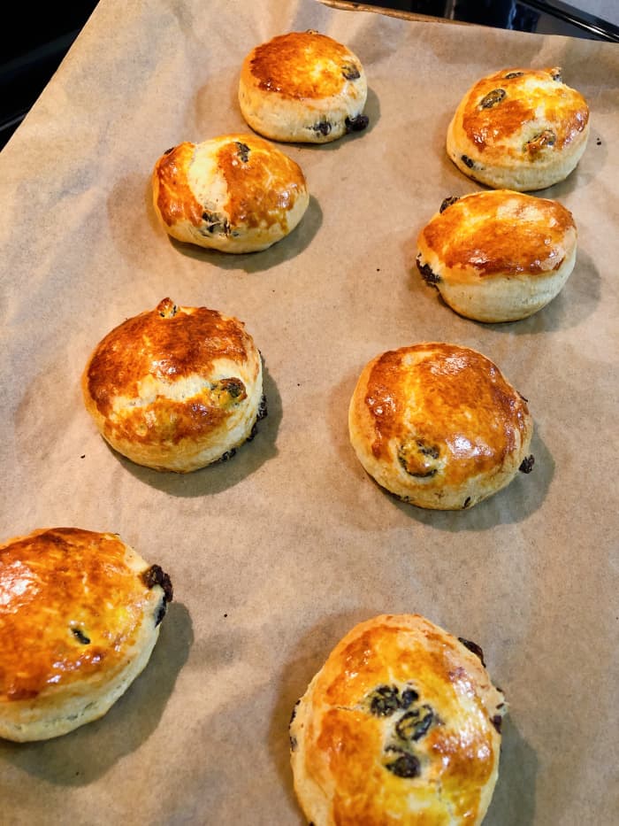 Easy Scones With Raisins Plus Tips For Perfectly Flaky Scones Delishably 5687