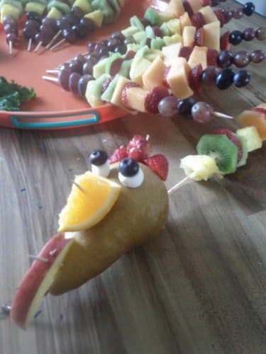 How To Make A Fruit Kabob Turkey Centerpiece For Thanksgiving Delishably 6148