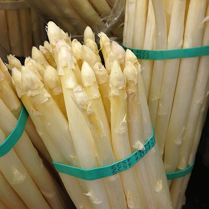 White asparagus that has been cooked with a little butter pairs nicely with mashed potatoes.