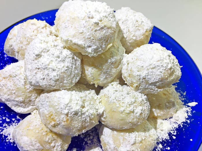 When it comes to macadamia nut snowballs, it's hard to resist the urge to devour as many as you can!