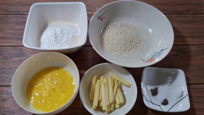 Fried cheese sticks with bread crumbs