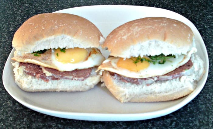 Corned beef and spicy fried eggs in bread rolls