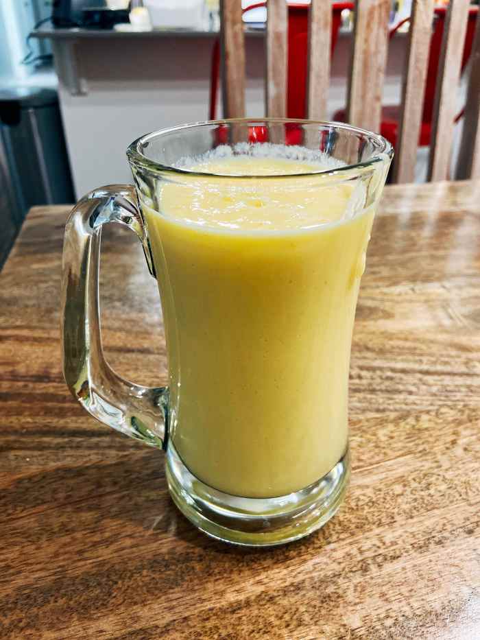 This smoothie is just perfect for the warm weather. 