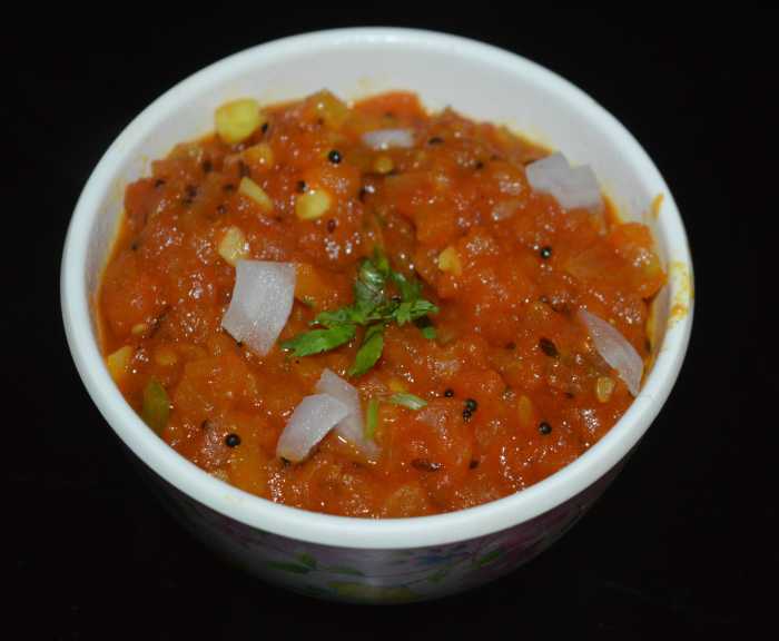 Garnish with chopped coriander leaves and onions.
