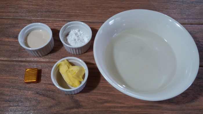 Ingredients for chicken gravy