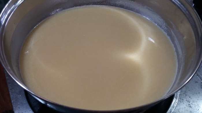 Creamy chicken gravy, ready to serve