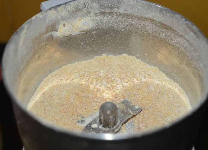 Add it to a mixer jar and make a coarse powder. Set aside.