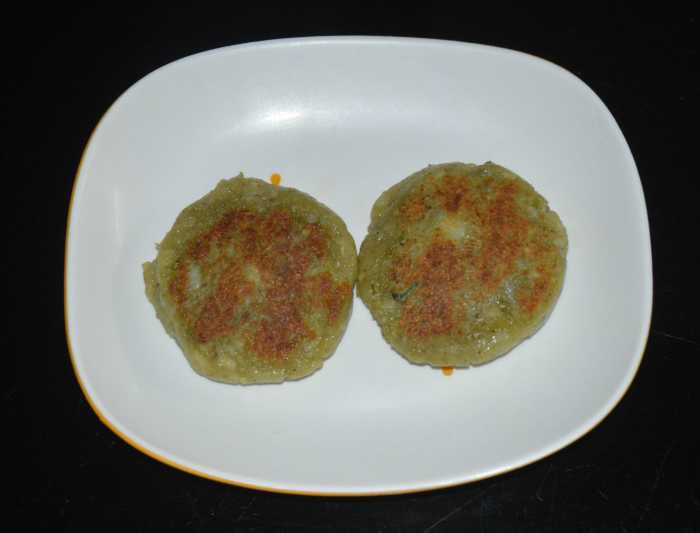 Step four: For serving ragda patties, place two patties one near the other on each serving plate.