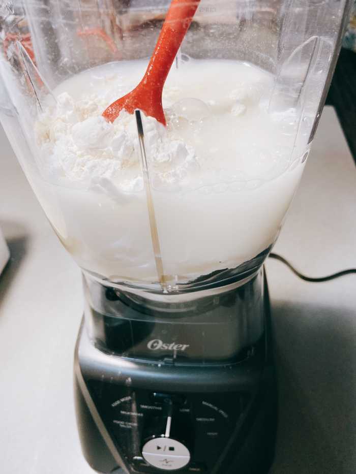 Give a quick stir with a spatula. Blend until the ingredients are well combined.