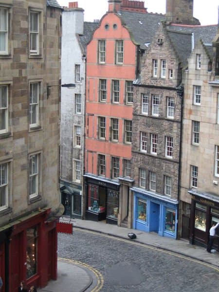 Old Edinburgh's narrow streets showing the tenement buildings from which chamber pots were emptied out of the windows.