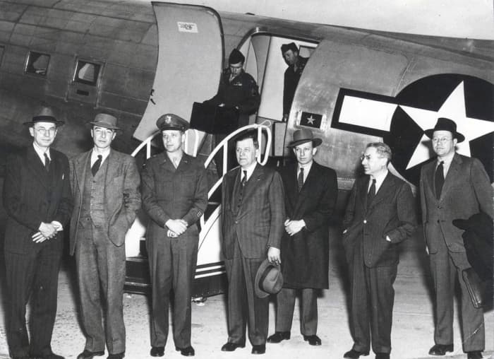 The General Advisory Committee of the Atomic Energy Commission arrives at Santa Fe, New Mexico, Airport on 3 April 1947. L to R: James B. Conant, J. Robert Oppenheimer, Brigadier General James McCormack, Hartley Rowe, John H. Manley, Isidor Isaac