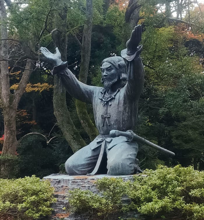 Statue of Ōkuninushi, the “Lord of the Land” at Izumo Grand Shrine. Before his retirement, he was the leader of the earthly Shinto gods and goddesses.